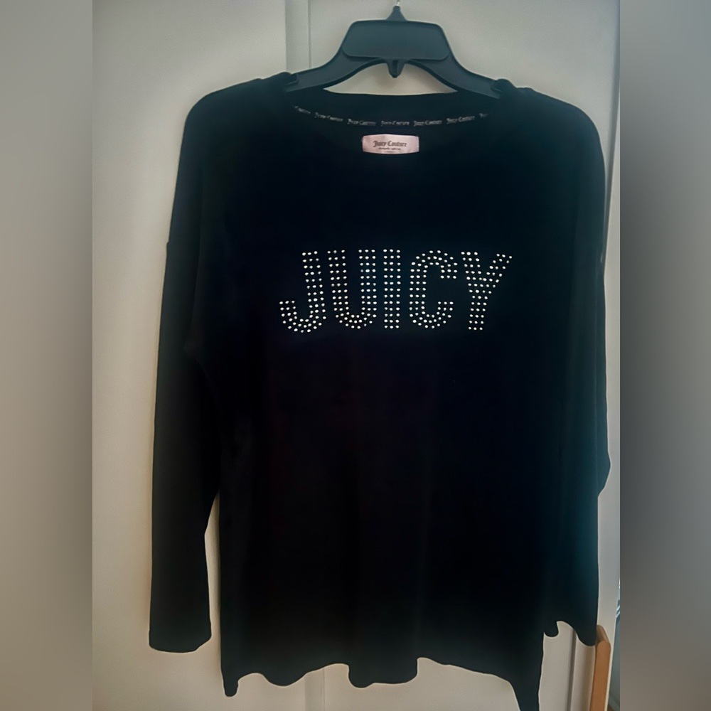 Juicy Couture Sleepwear Long Sleeve 
Black Velour top. Size Small